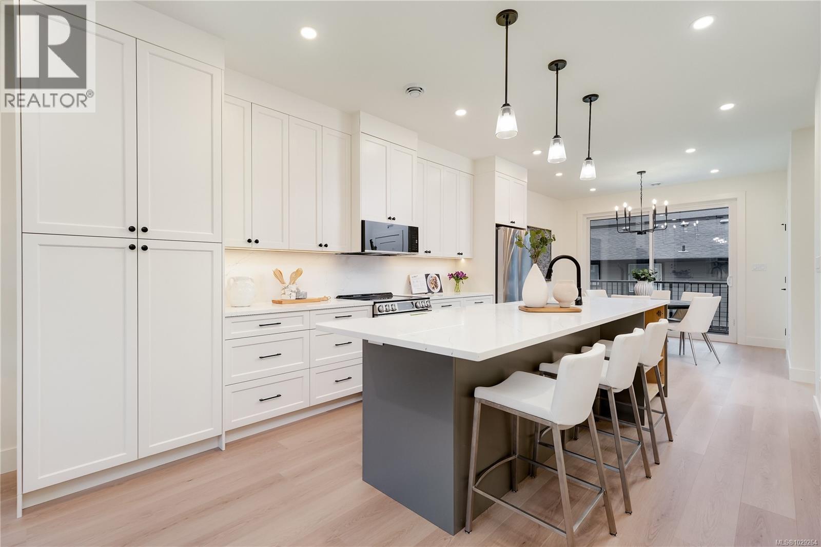 105 960 Jenkins Ave, Langford