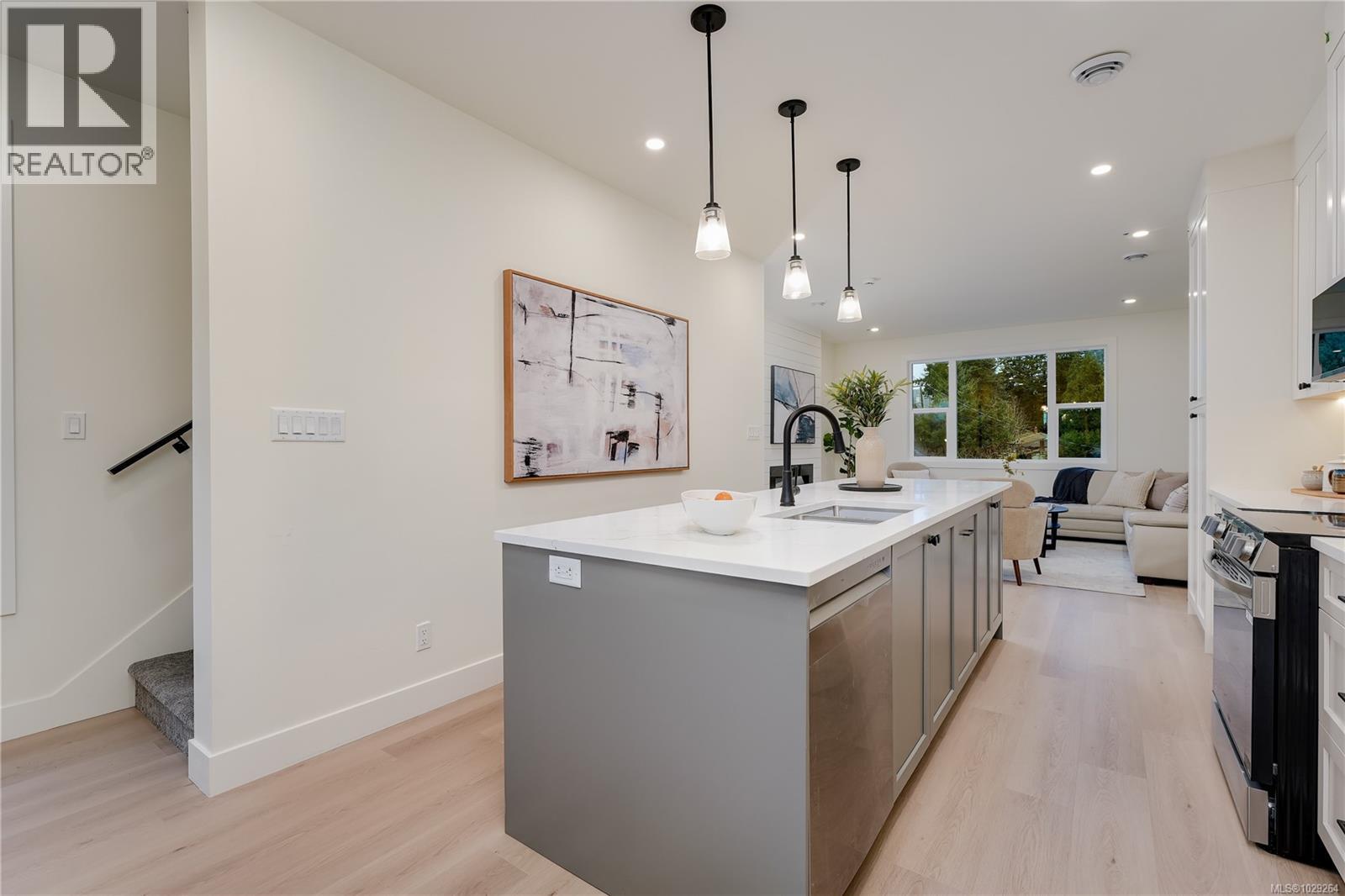 105 960 Jenkins Ave, Langford