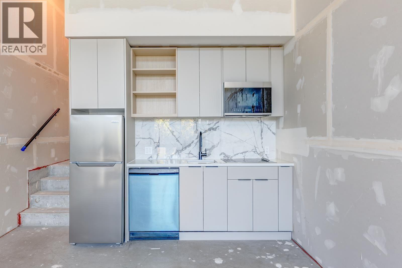 104 422 E 3RD STREET, North Vancouver