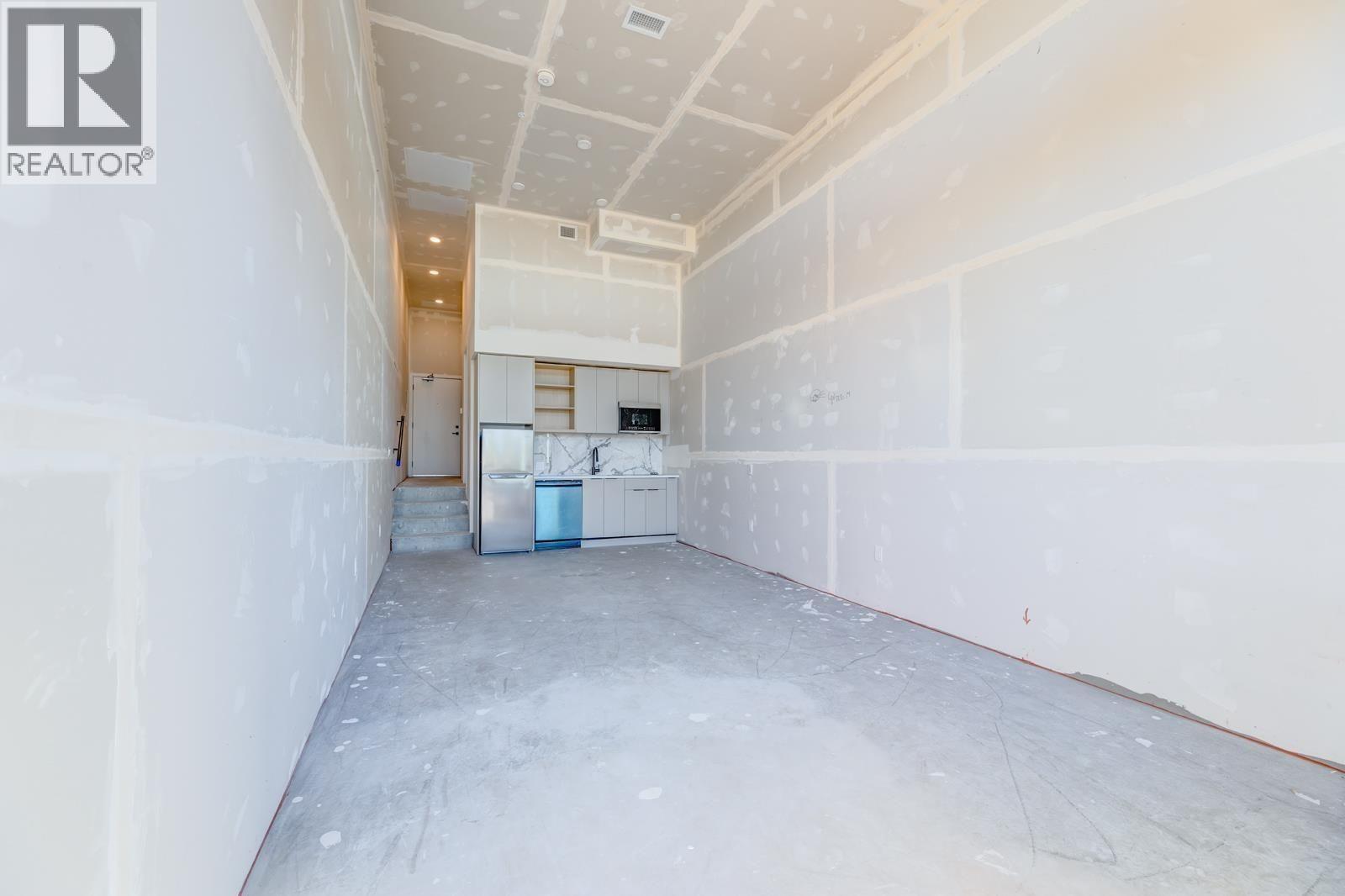 104 422 E 3RD STREET, North Vancouver