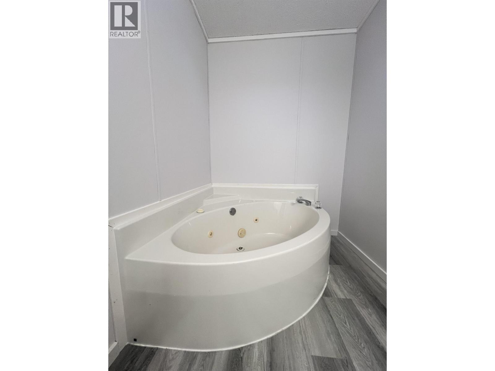 #8-4620 LOWRIE Drive, Terrace