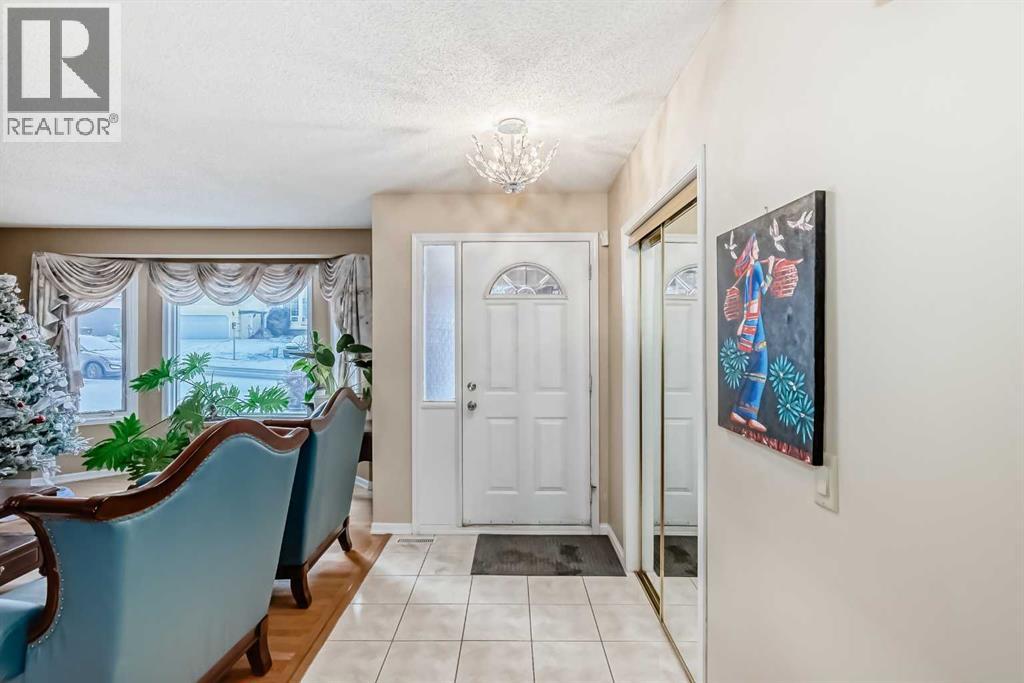 Single Family House for Sale in  Signal Hill Drive SW Signal Hill Calgary 