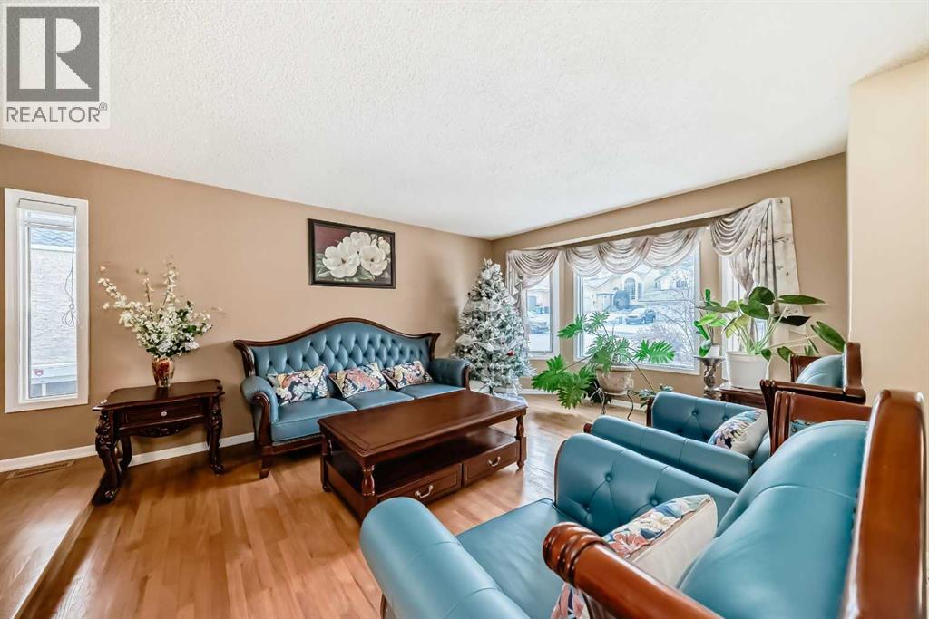 Single Family House for Sale in  Signal Hill Drive SW Signal Hill Calgary 