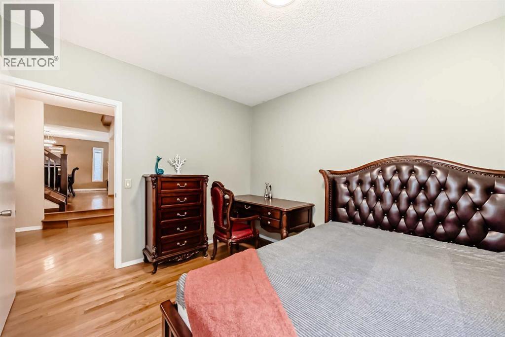 Single Family House for Sale in  Signal Hill Drive SW Signal Hill Calgary 