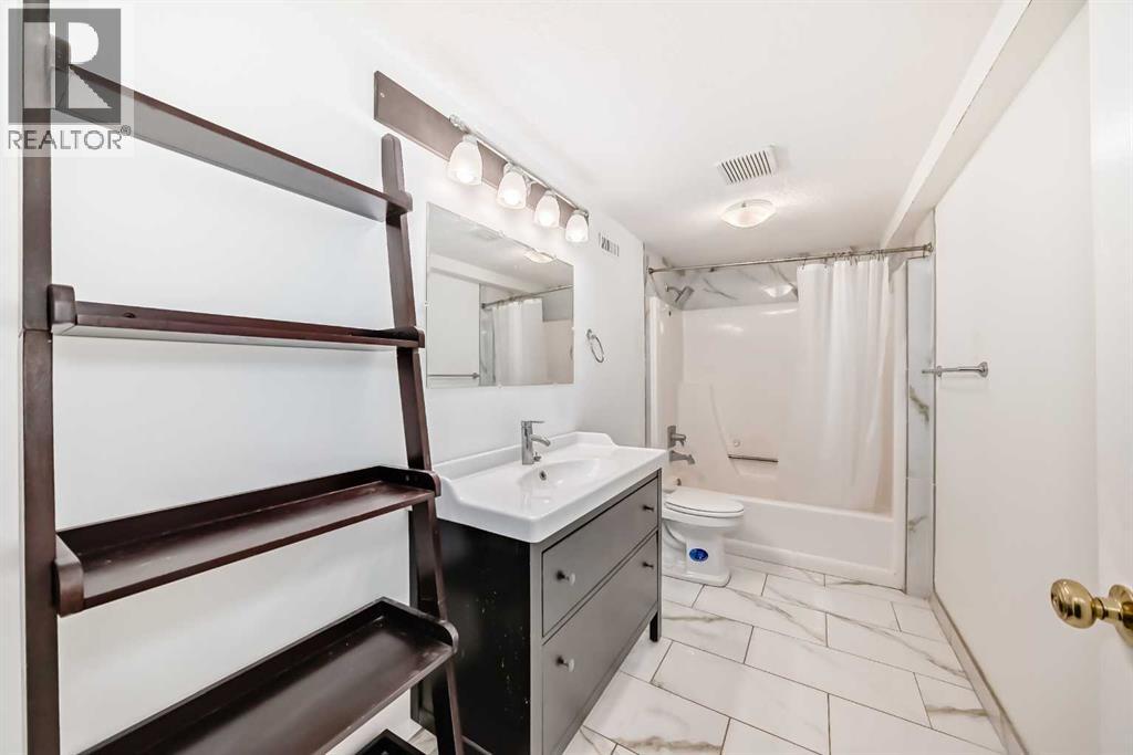 Single Family House for Sale in  Signal Hill Drive SW Signal Hill Calgary 