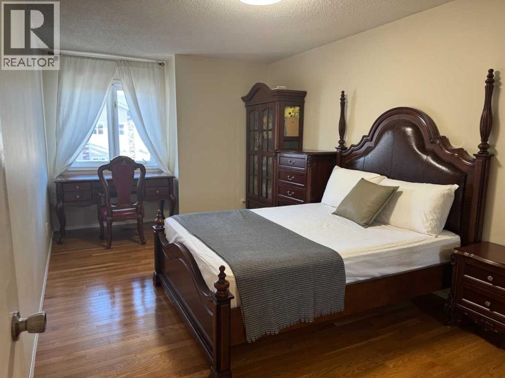 Single Family House for Sale in  Signal Hill Drive SW Signal Hill Calgary 