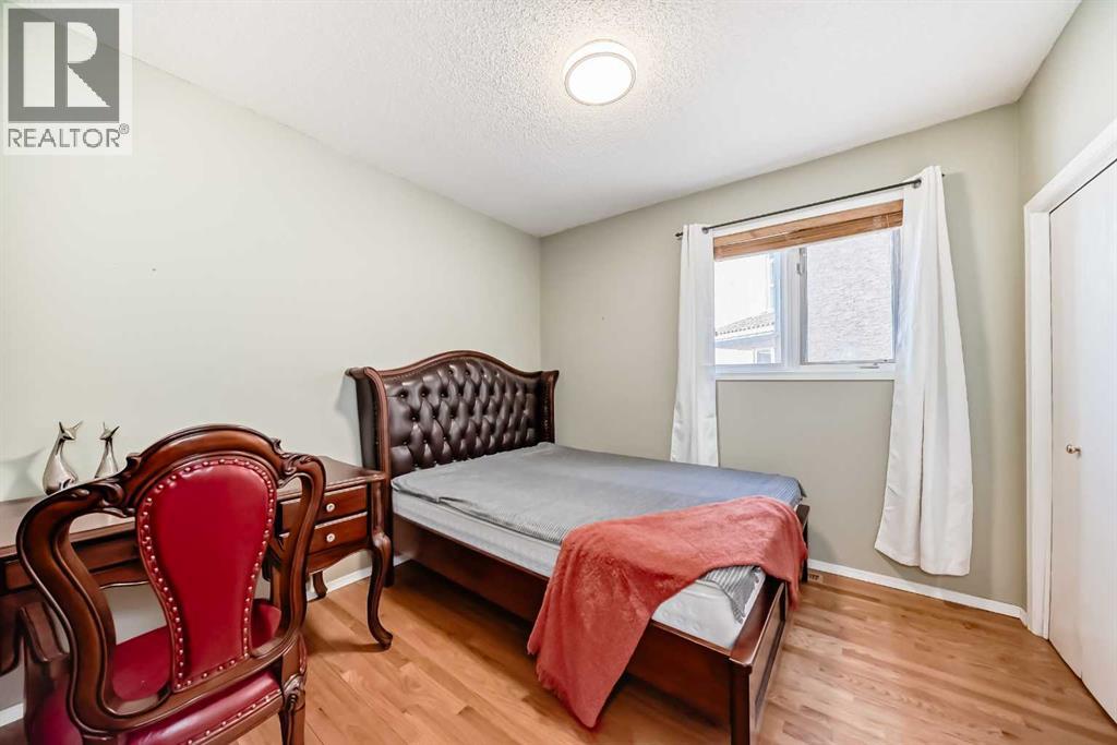 Single Family House for Sale in  Signal Hill Drive SW Signal Hill Calgary 