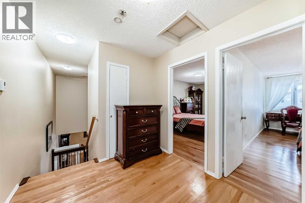 Single Family House for Sale in  Signal Hill Drive SW Signal Hill Calgary 