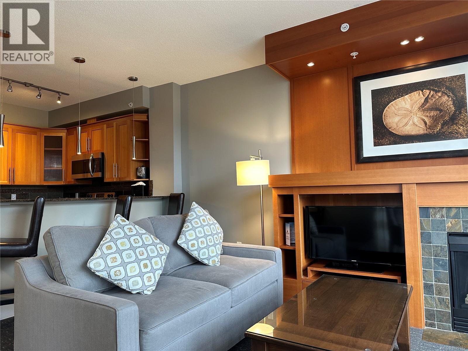 303D 181 Beachside Dr, Parksville