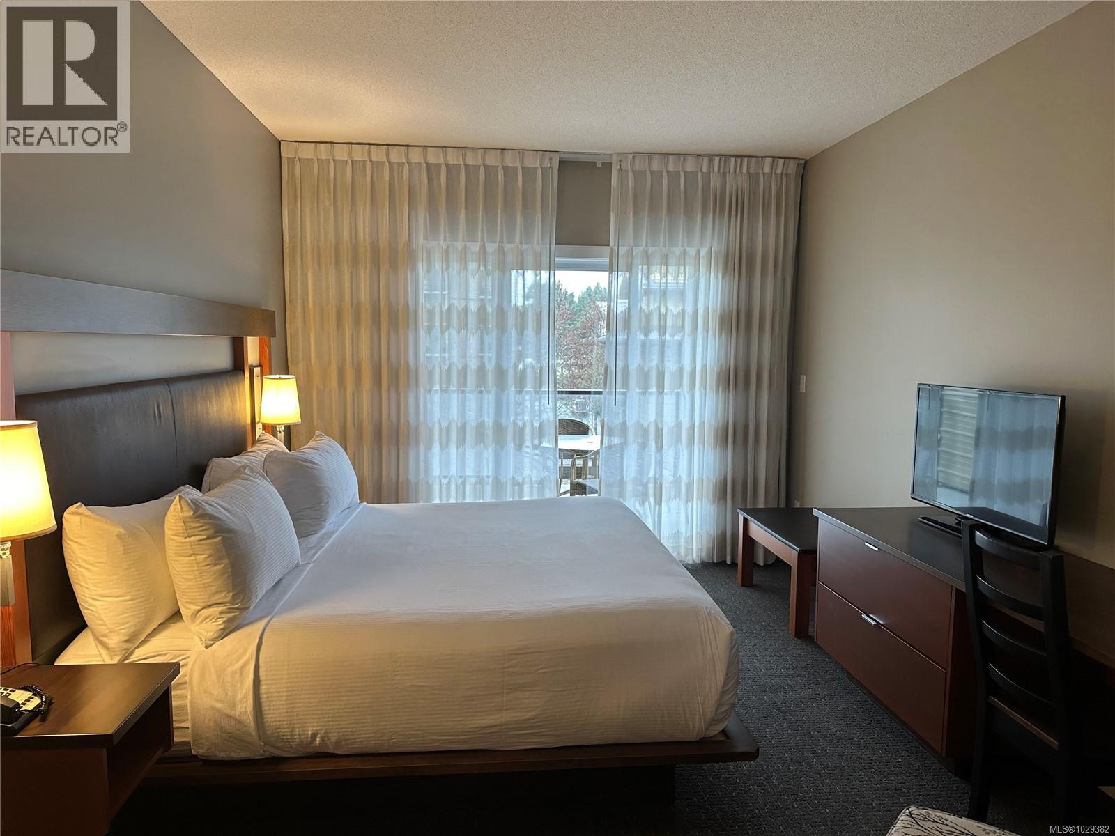 303D 181 Beachside Dr, Parksville