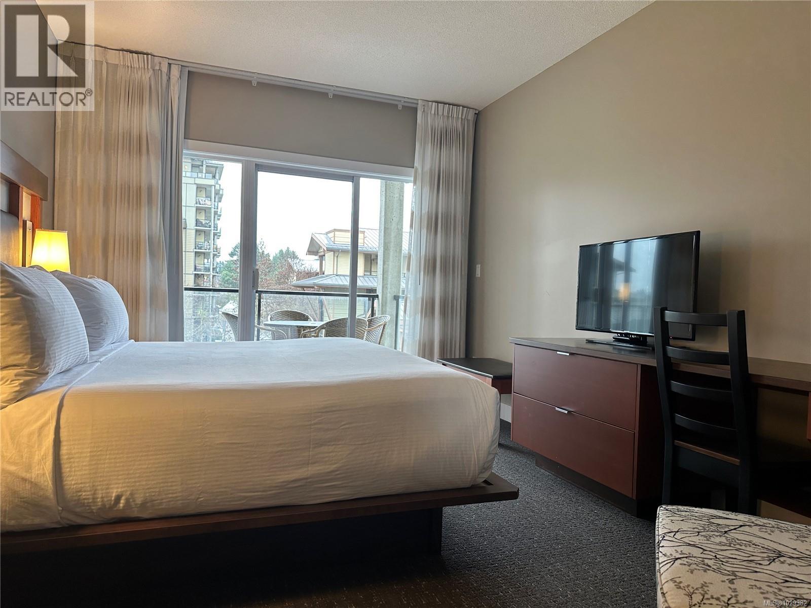 303D 181 Beachside Dr, Parksville