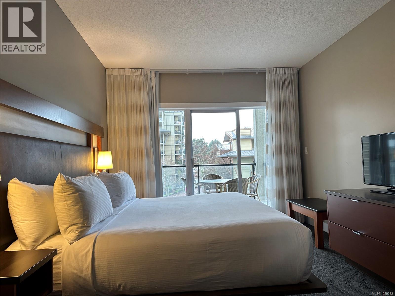 303D 181 Beachside Dr, Parksville