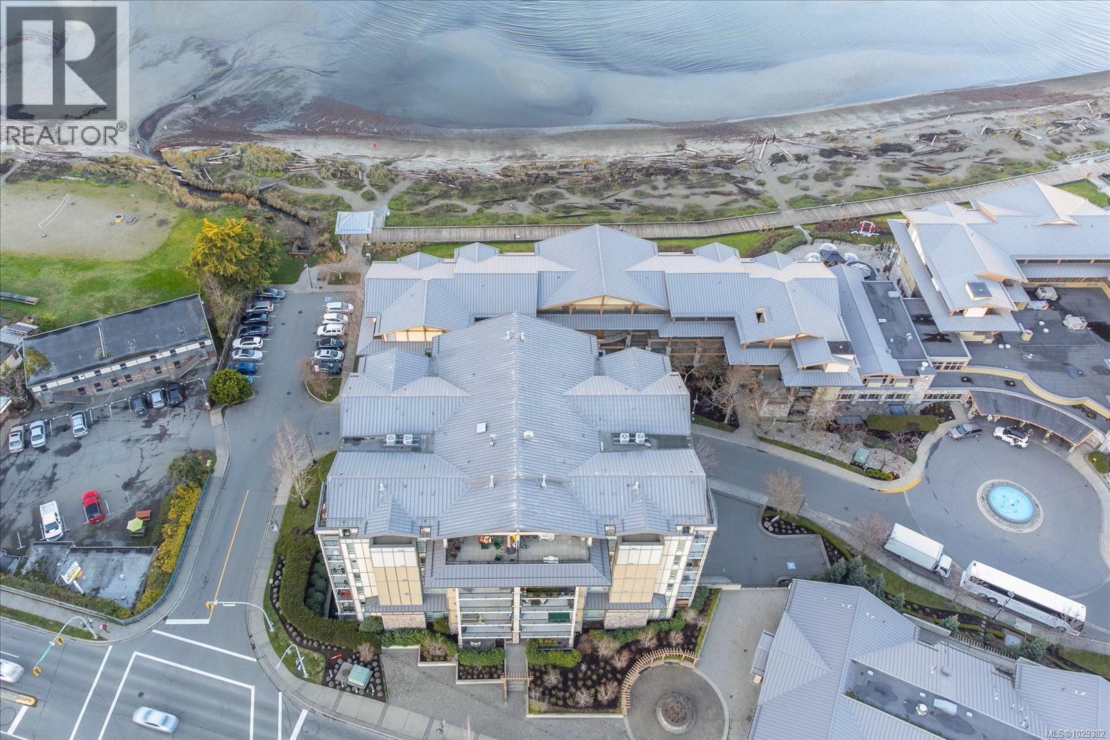 303D 181 Beachside Dr, Parksville