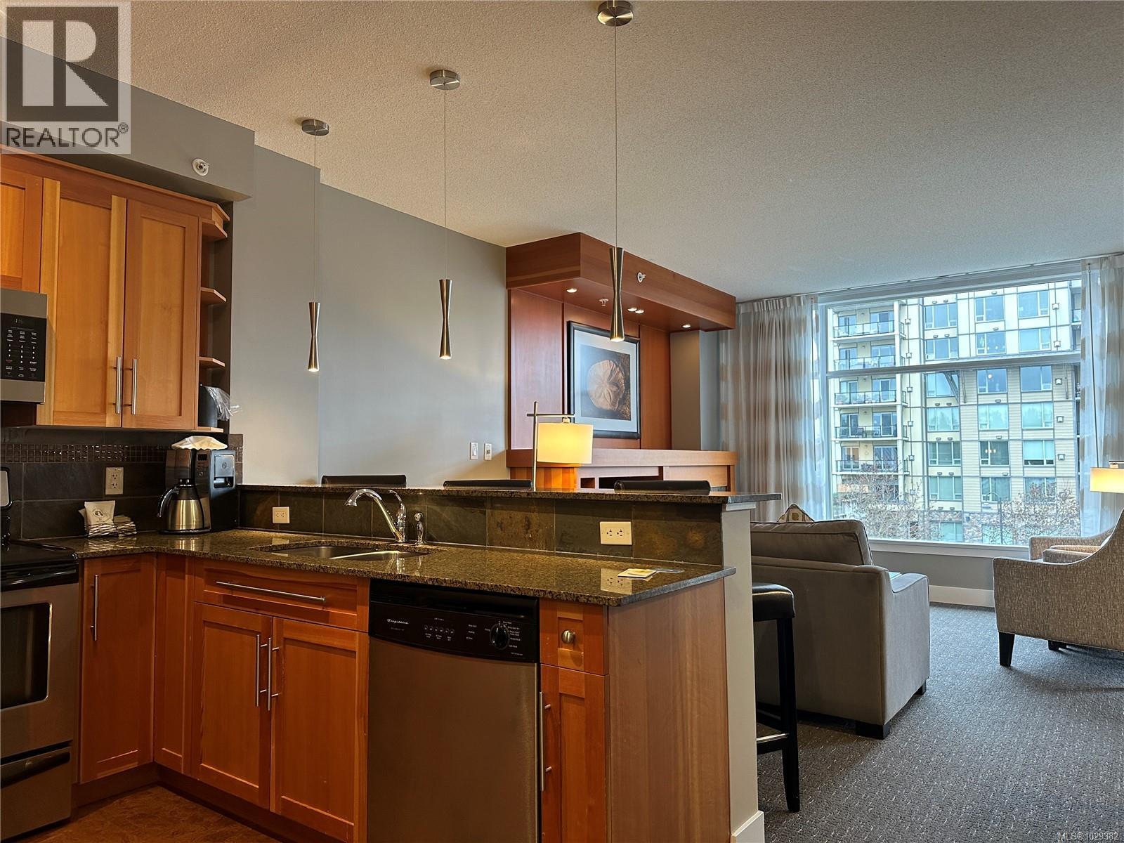 303D 181 Beachside Dr, Parksville