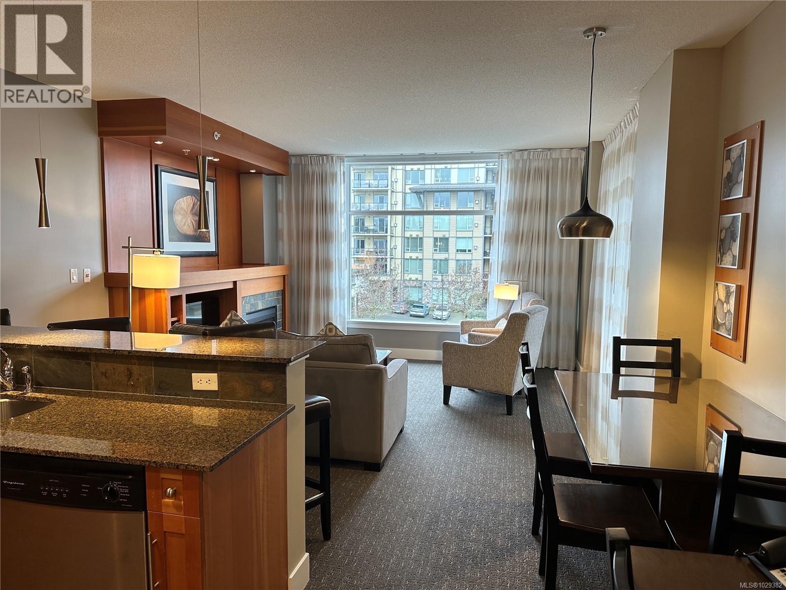 303D 181 Beachside Dr, Parksville