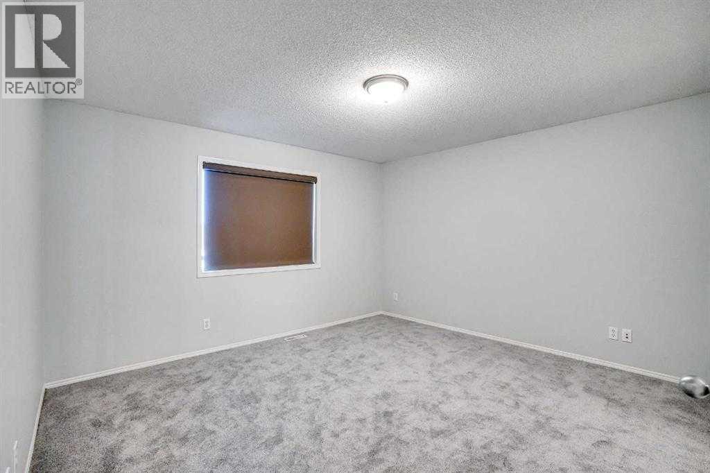 Single Family House for Sale in  New Brighton Circle SE New Brighton Calgary 