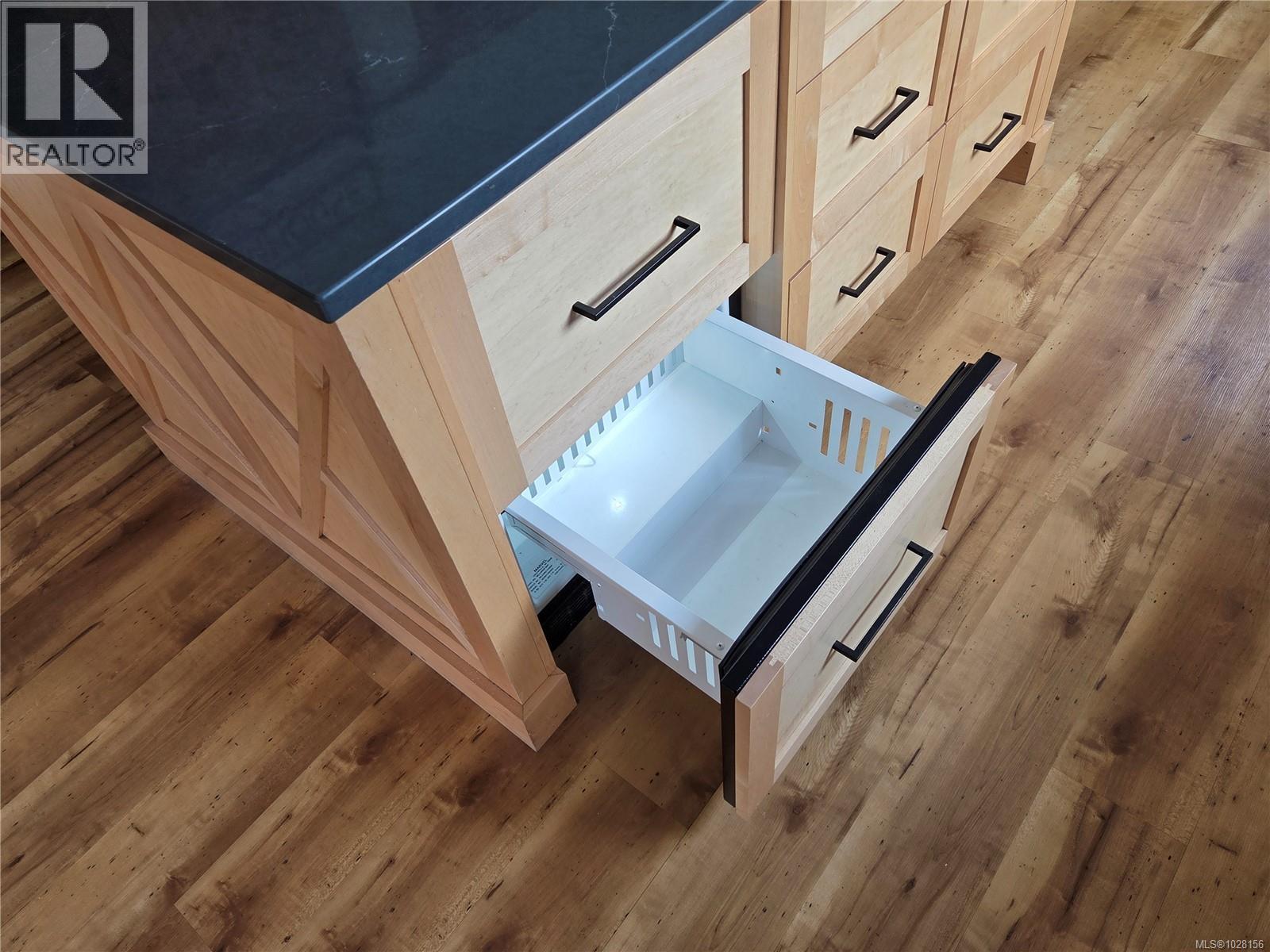 1696 PEERLESS RD - 25