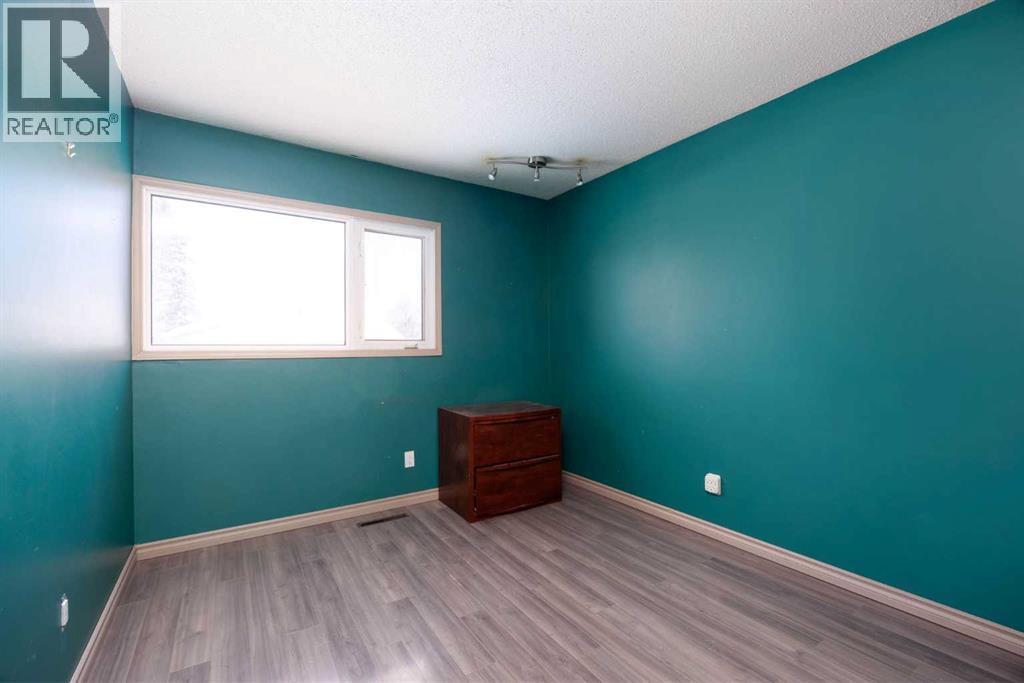 21 Ells Crescent, Fort McMurray