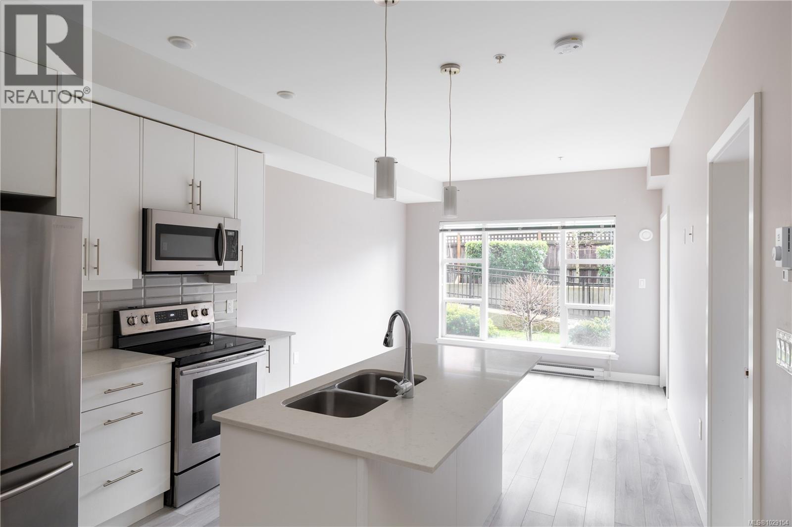 106 1020 Inverness Road, Saanich