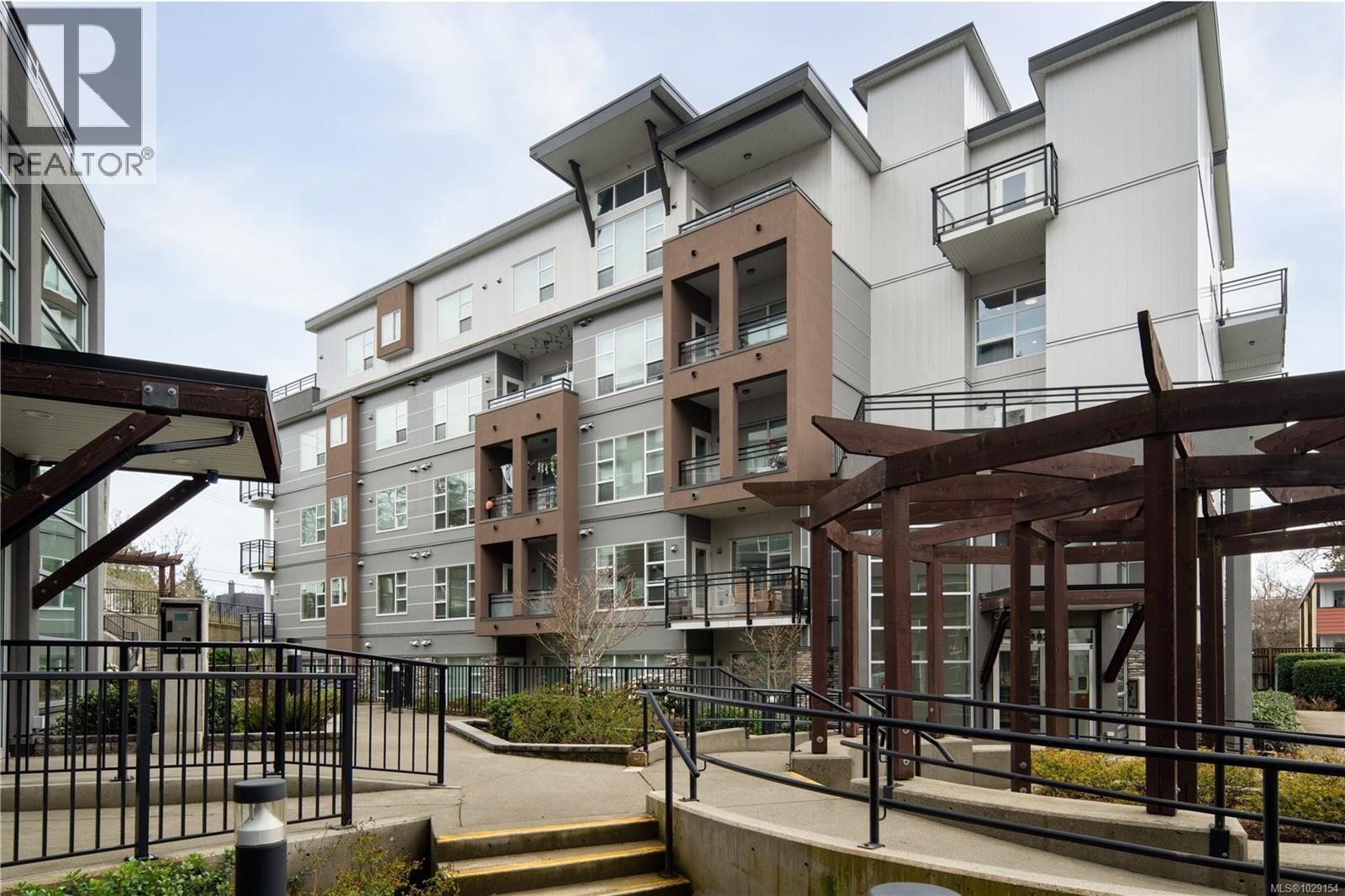 106 1020 Inverness Road, Saanich