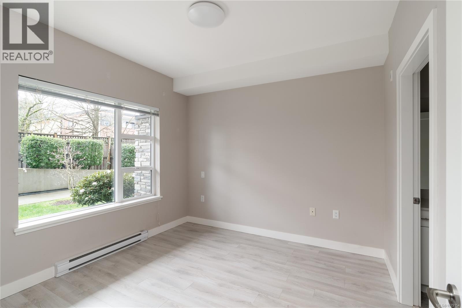 106 1020 Inverness Road, Saanich