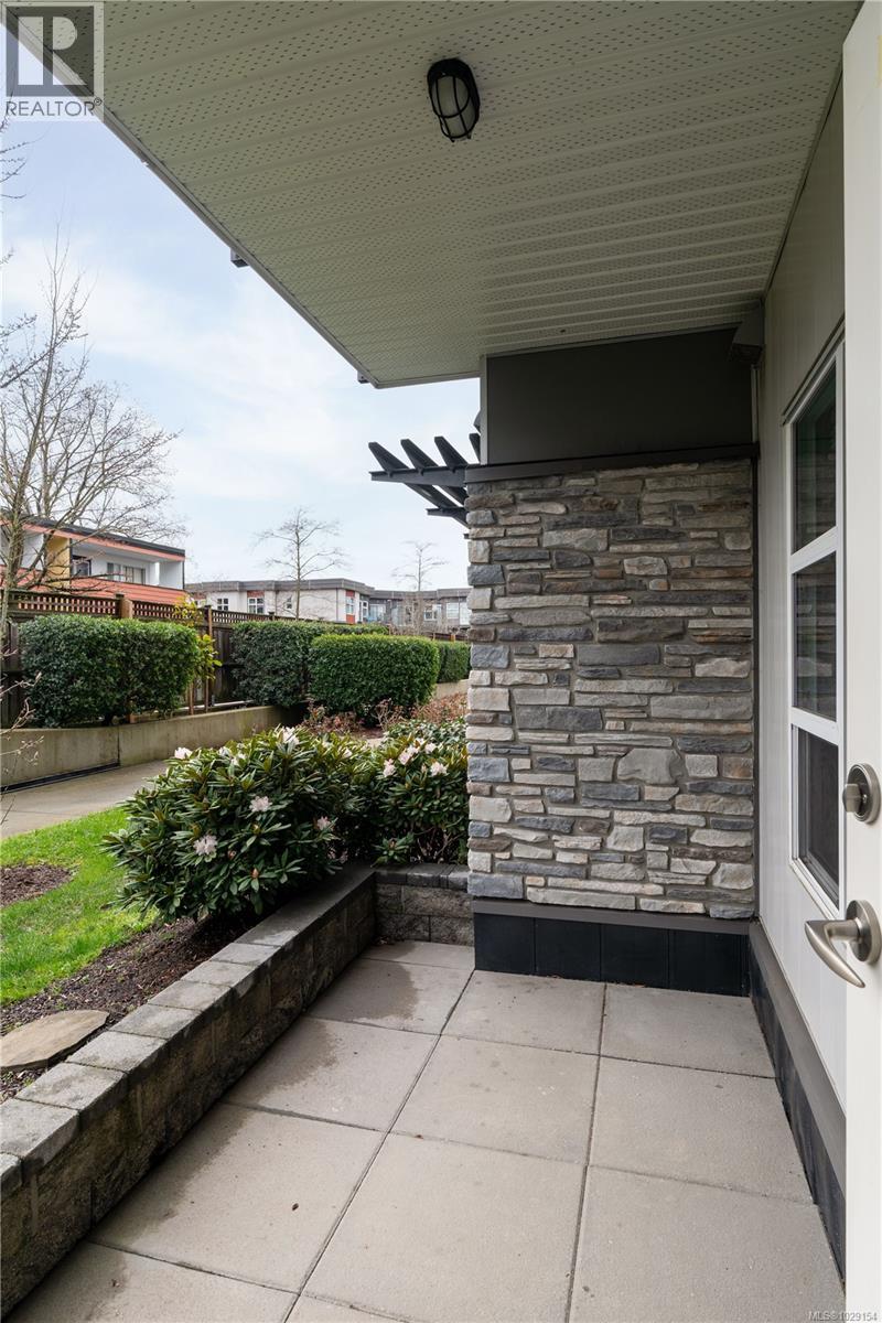 106 1020 Inverness Road, Saanich