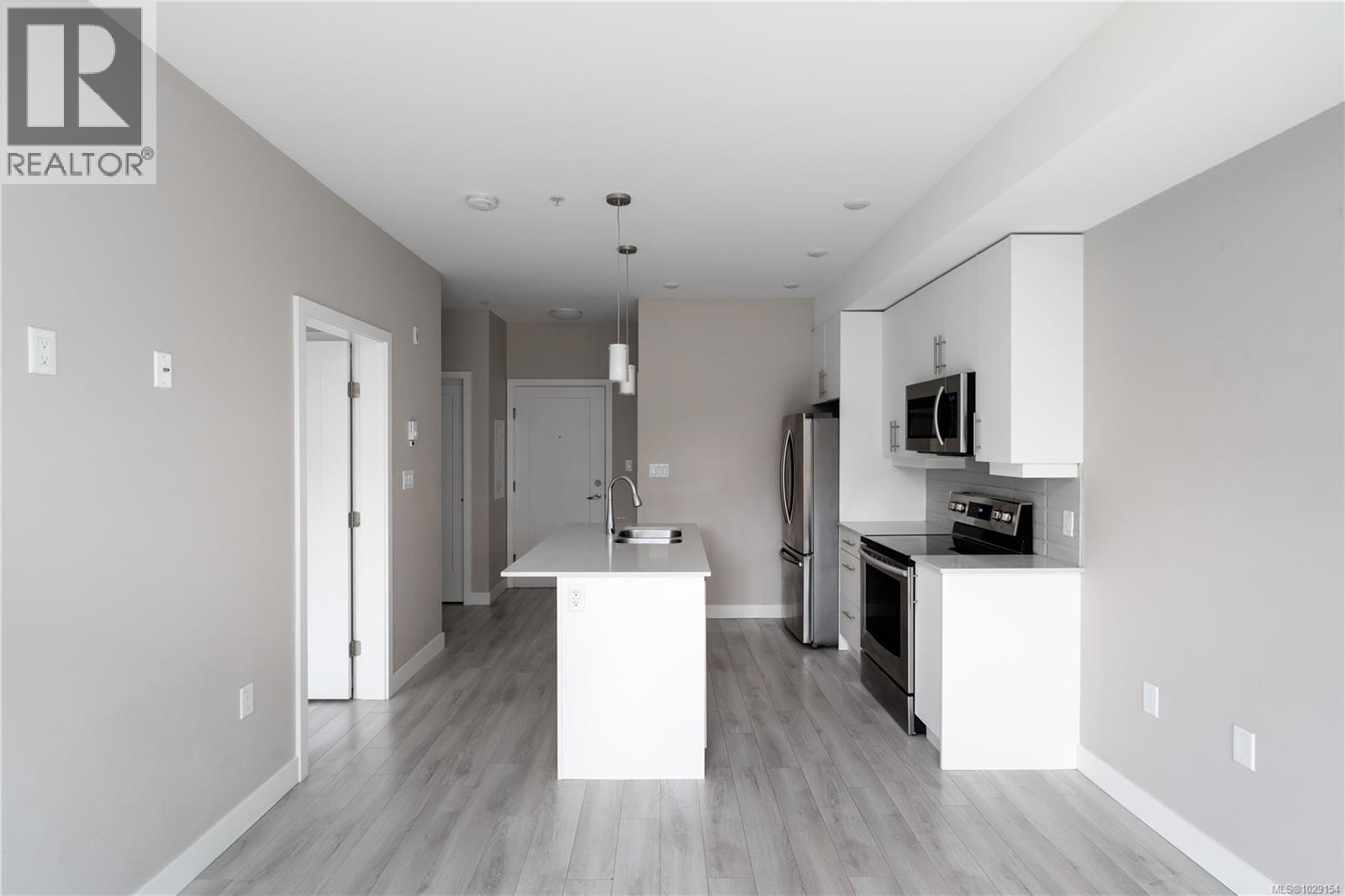 106 1020 Inverness Road, Saanich