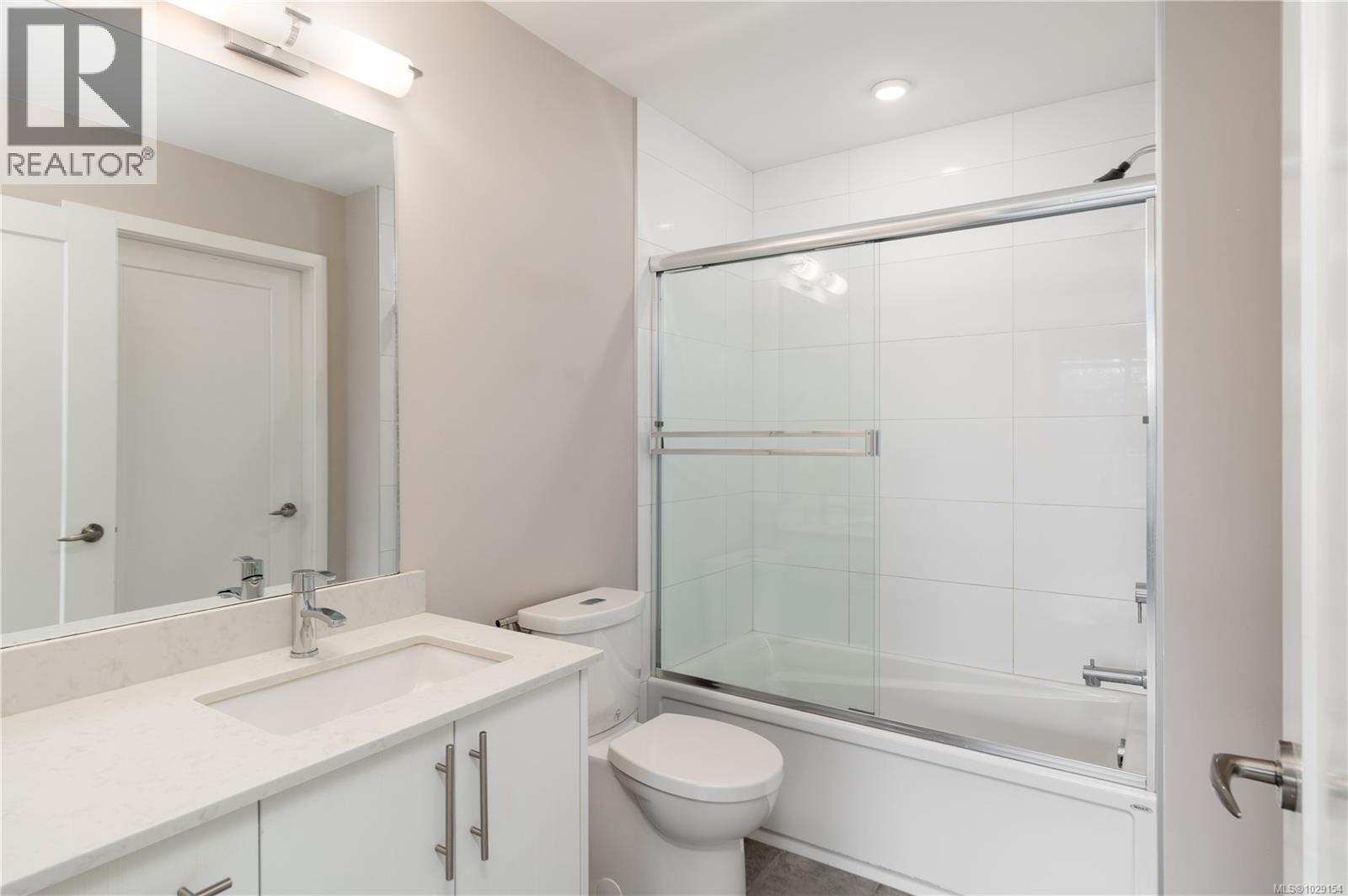 106 1020 Inverness Road, Saanich