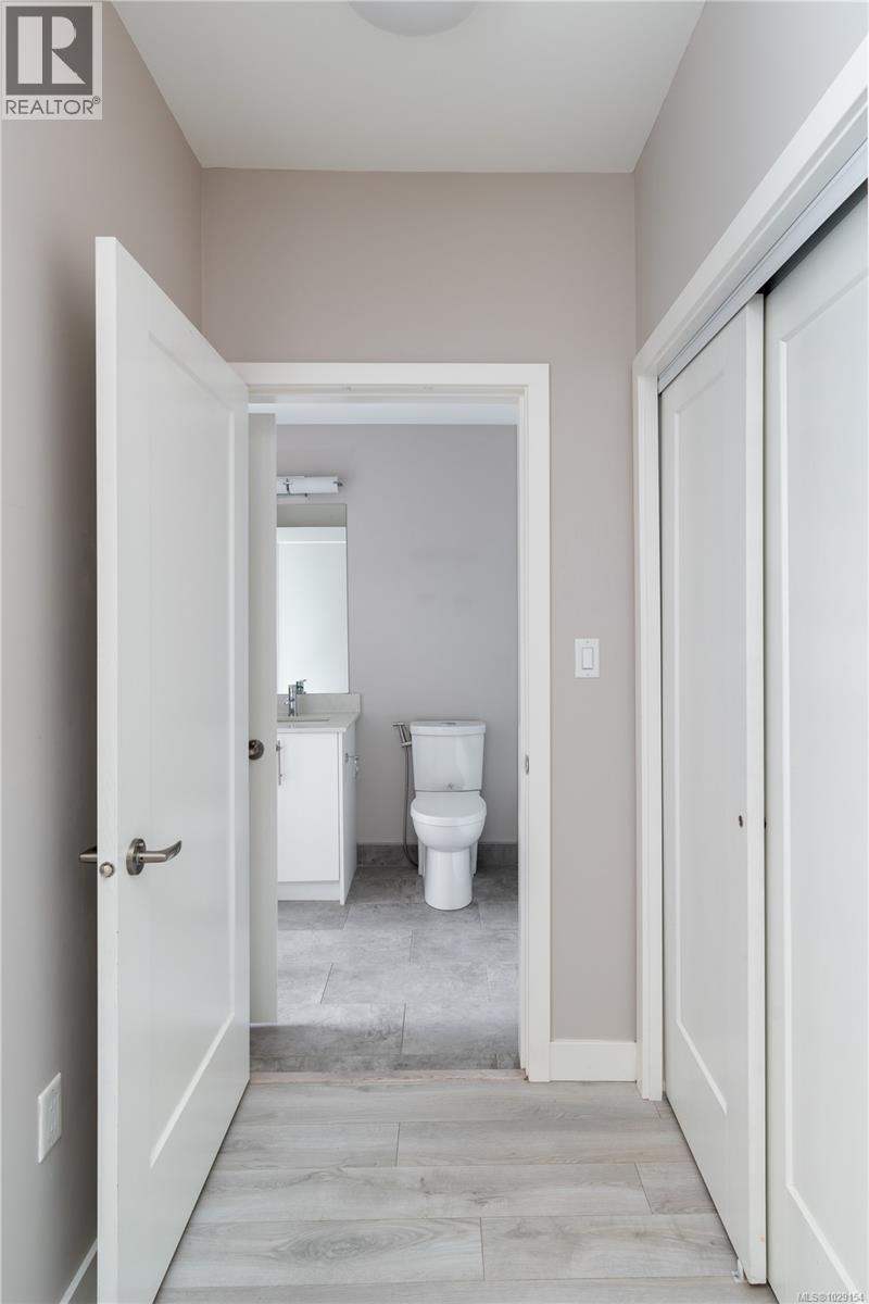 106 1020 Inverness Road, Saanich