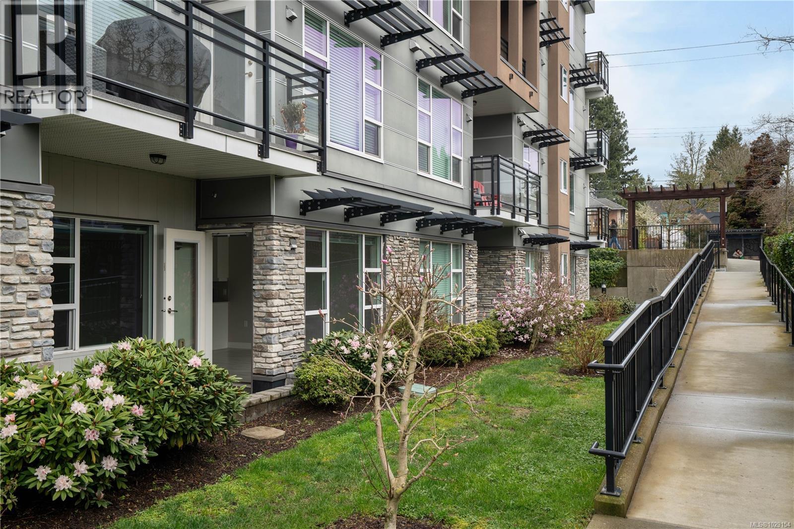 106 1020 Inverness Road, Saanich