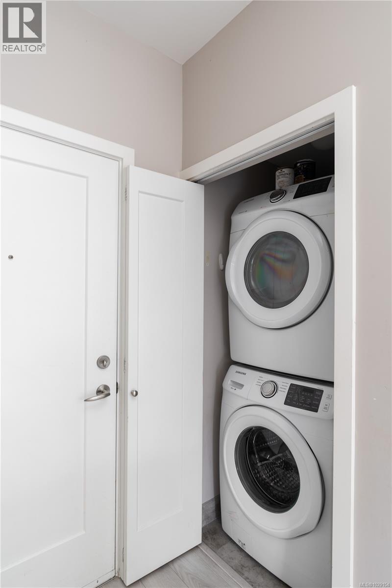 106 1020 Inverness Road, Saanich