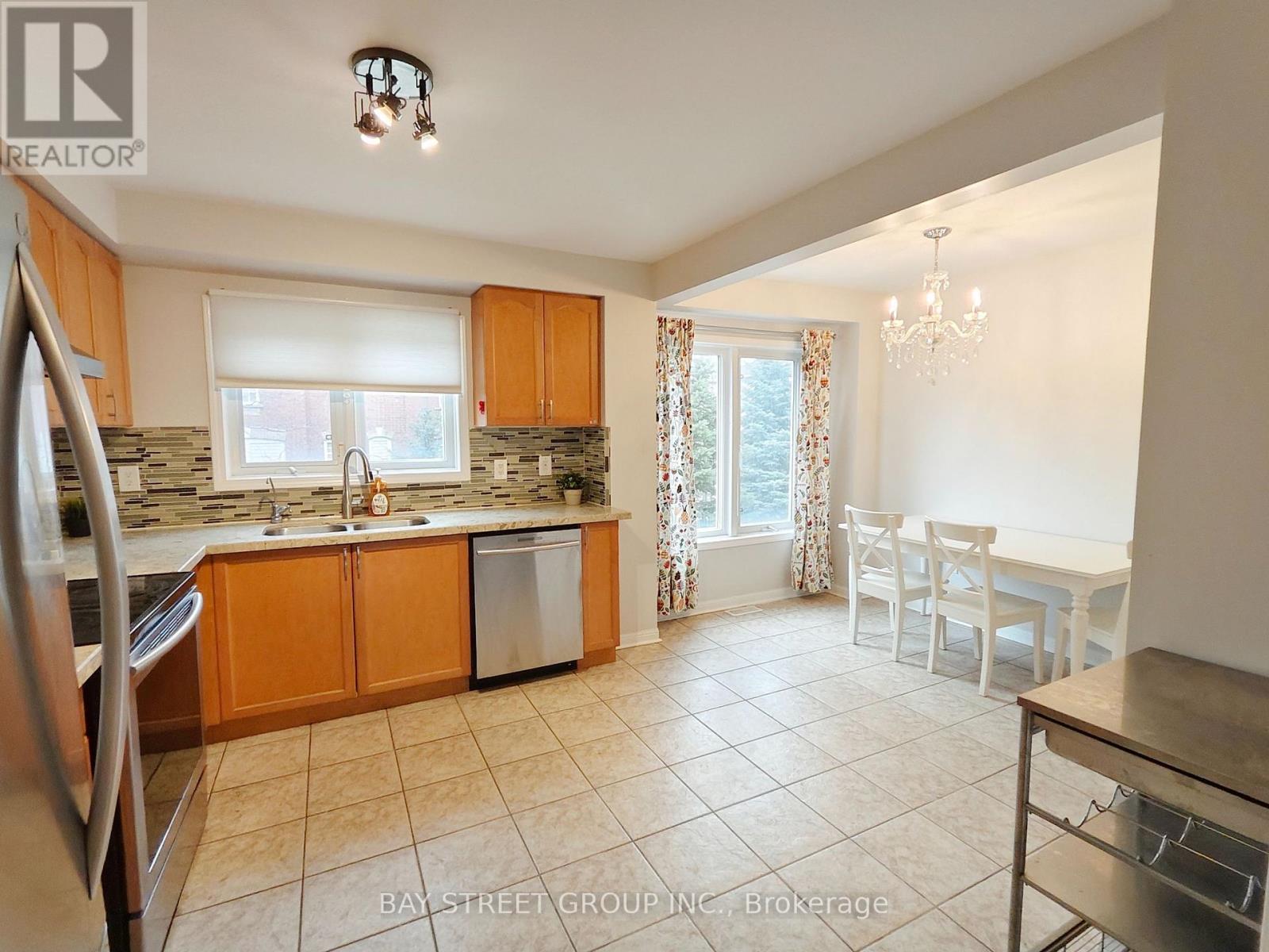 35 – 3030 BREAKWATER COURT,Mississauga (Cooksville),,