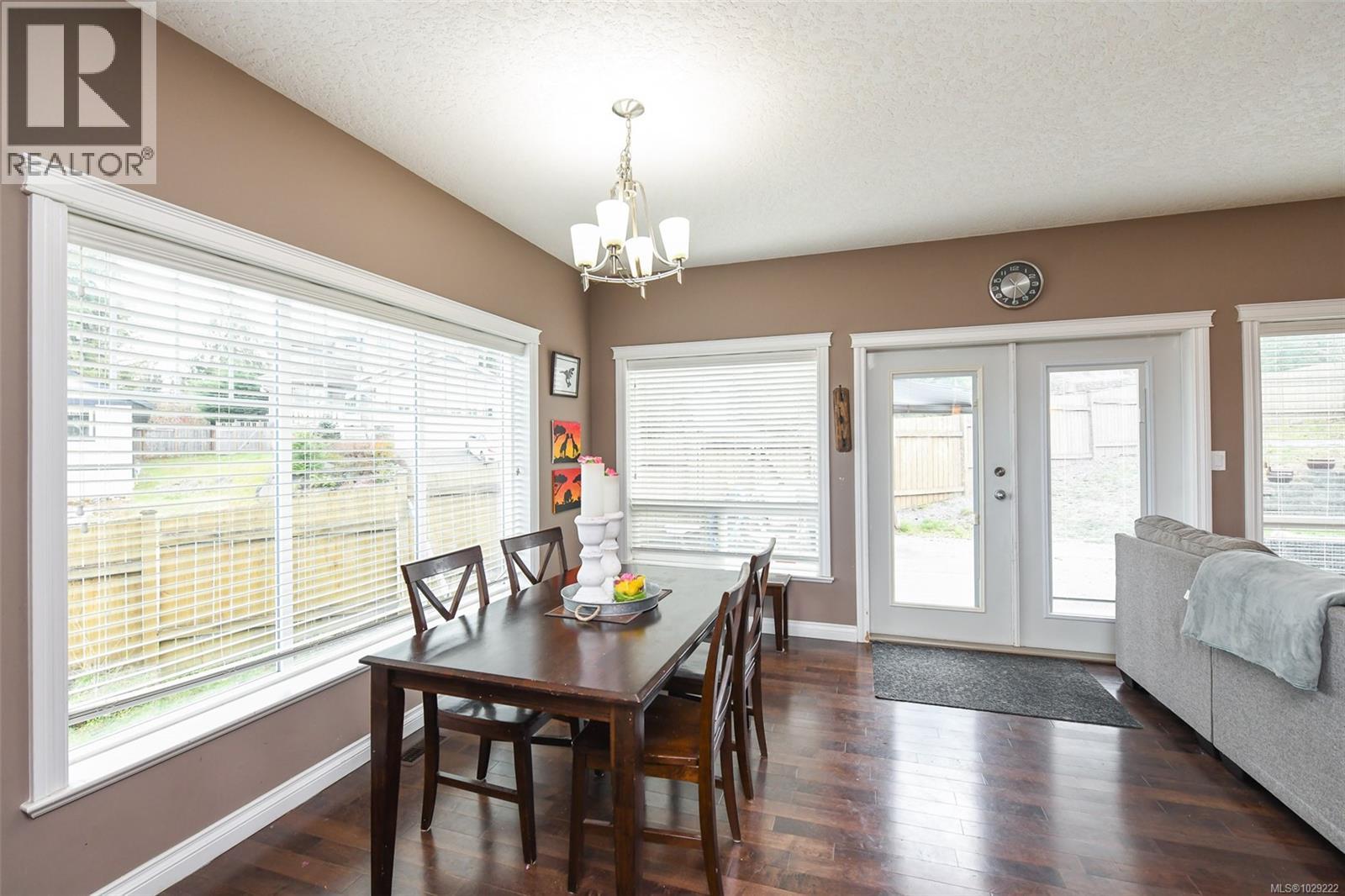 2737 Kendal Ave, Cumberland