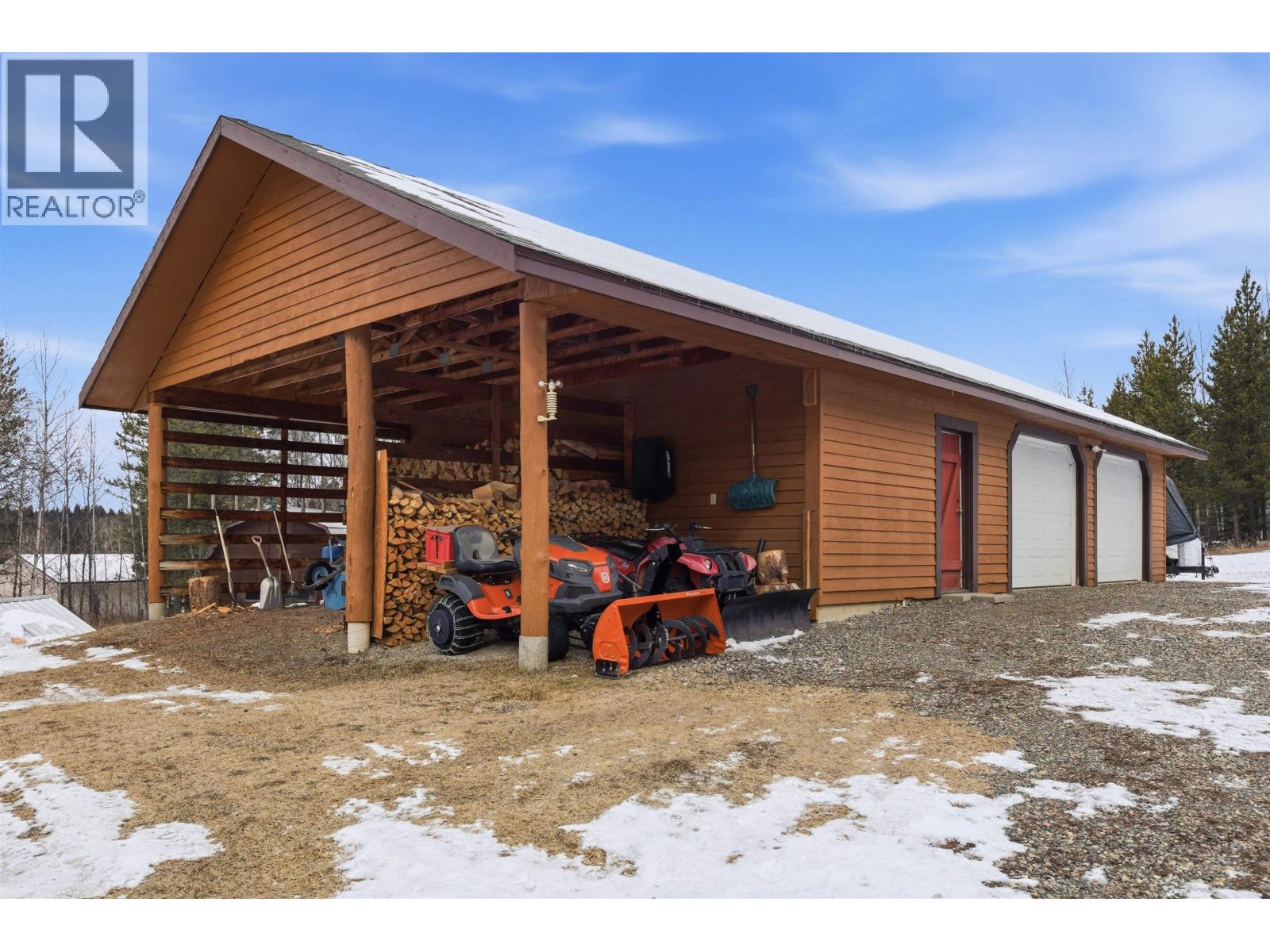 2815 PIONEER CRESCENT - 33