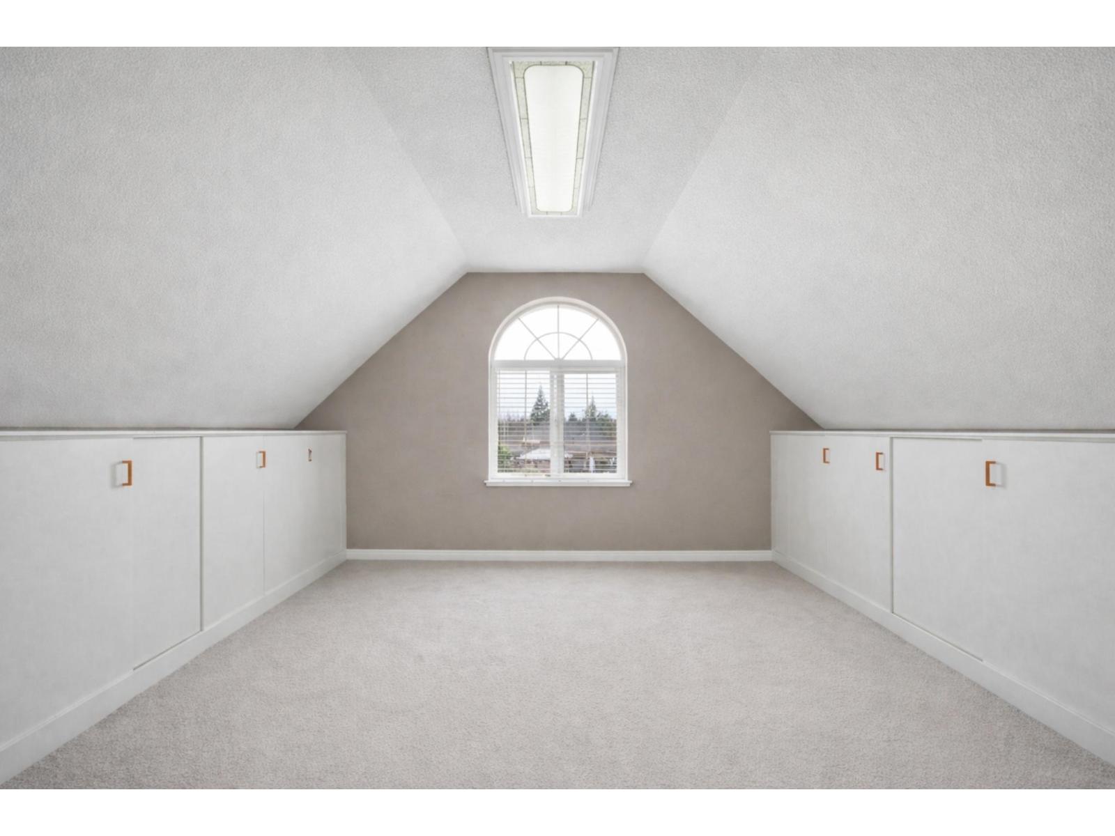 16583 10 AVENUE, White Rock