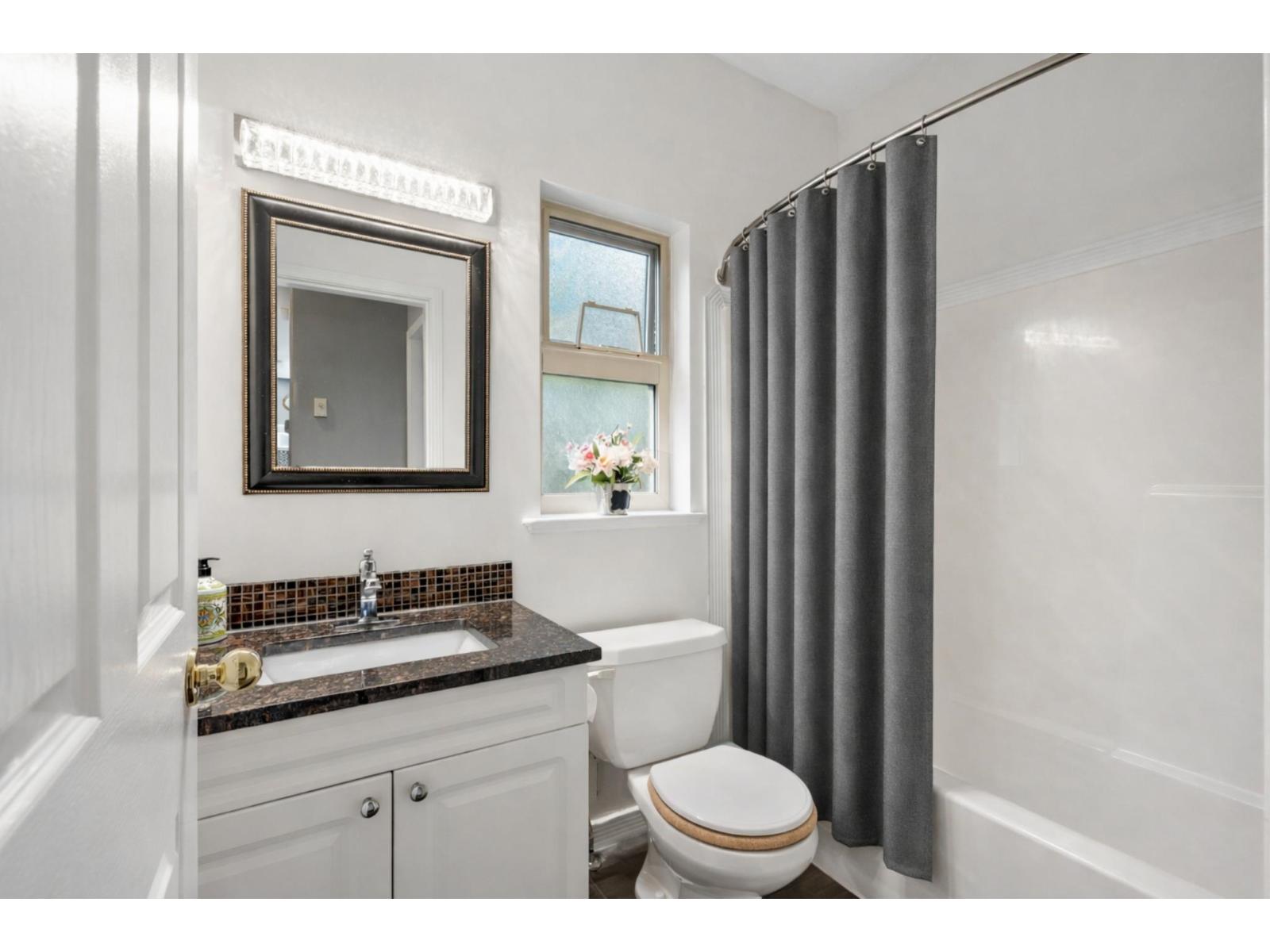 16583 10 AVENUE, White Rock