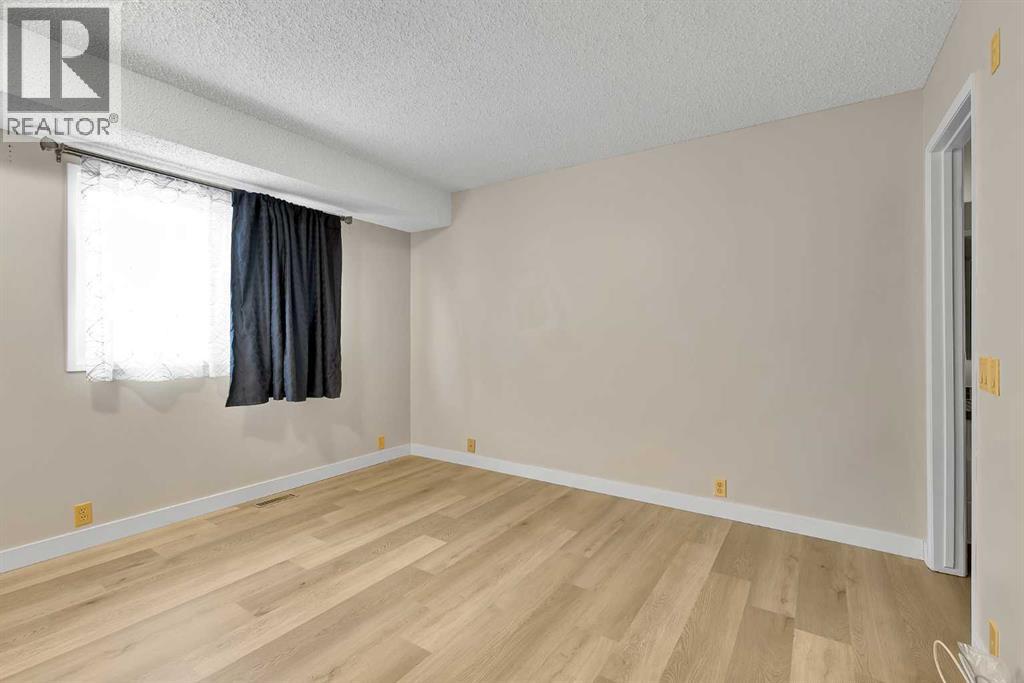 Single Family House Bungalow for Sale in  Berkley Drive NW Beddington Heights Calgary 