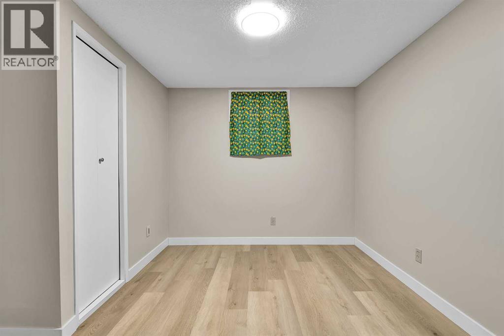 Single Family House Bungalow for Sale in  Berkley Drive NW Beddington Heights Calgary 