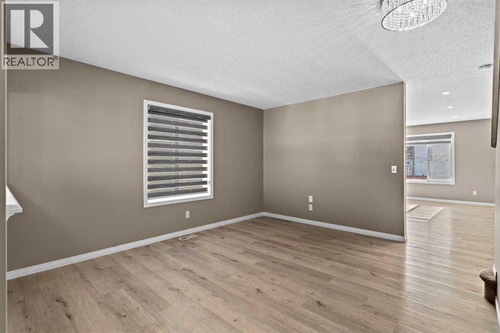 Single Family House for Sale in  Saddlecrest Park NE Saddle Ridge Calgary 