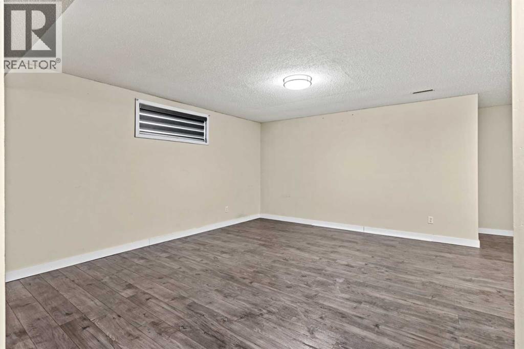 Single Family House for Sale in  Saddlecrest Park NE Saddle Ridge Calgary 