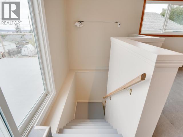 6304 POPLAR STREET, Powell River