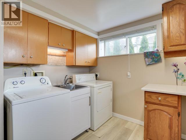 6304 POPLAR STREET, Powell River