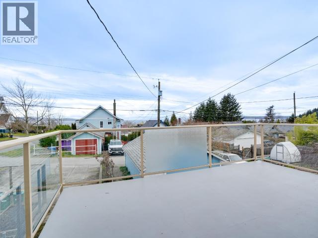 6304 POPLAR STREET, Powell River