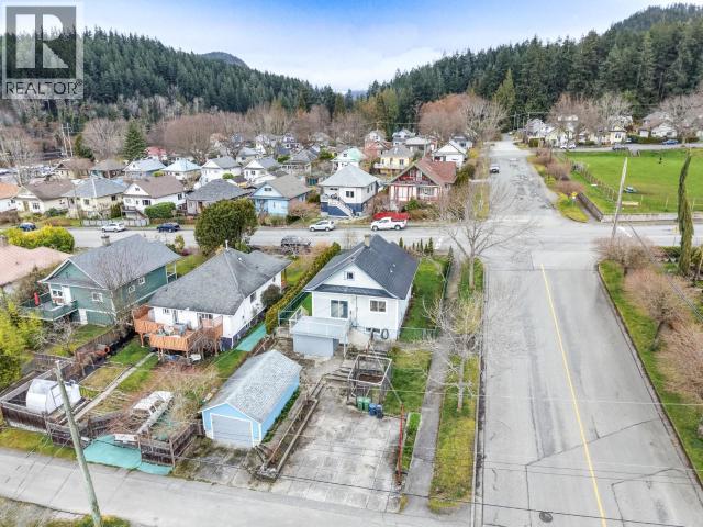 6304 POPLAR STREET, Powell River