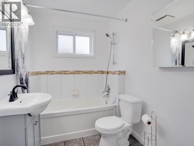 6304 POPLAR STREET, Powell River