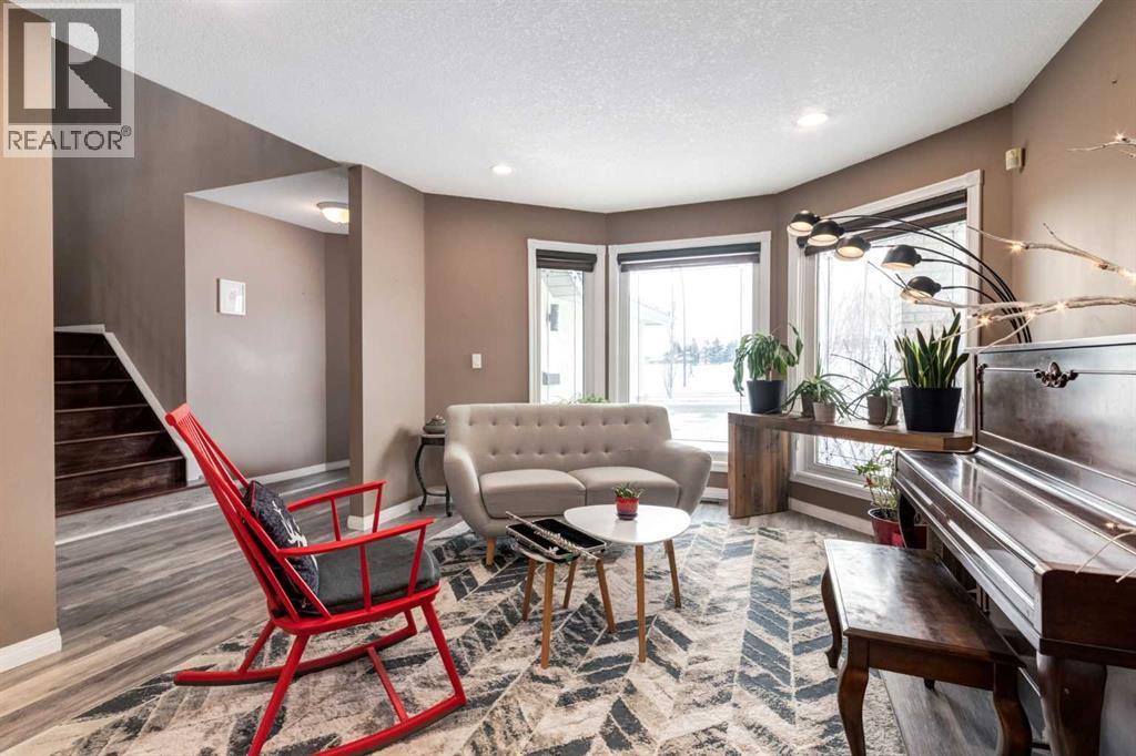 Single Family House for Sale in  Sirocco Drive SW Signal Hill Calgary 