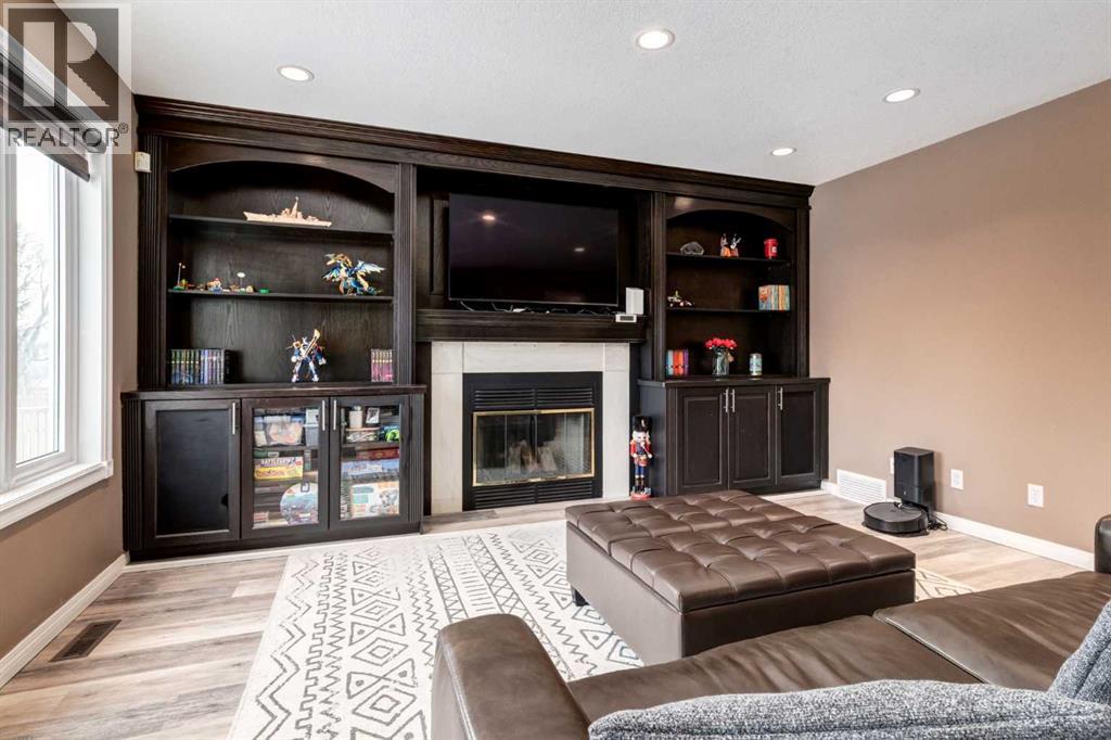 Single Family House for Sale in  Sirocco Drive SW Signal Hill Calgary 