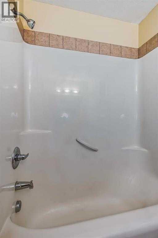 Single Family House Bi-level for Sale in  Saddlebrook Way NE Saddle Ridge Calgary 