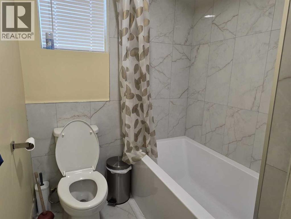 Single Family House Bi-level for Sale in  Saddlebrook Way NE Saddle Ridge Calgary 