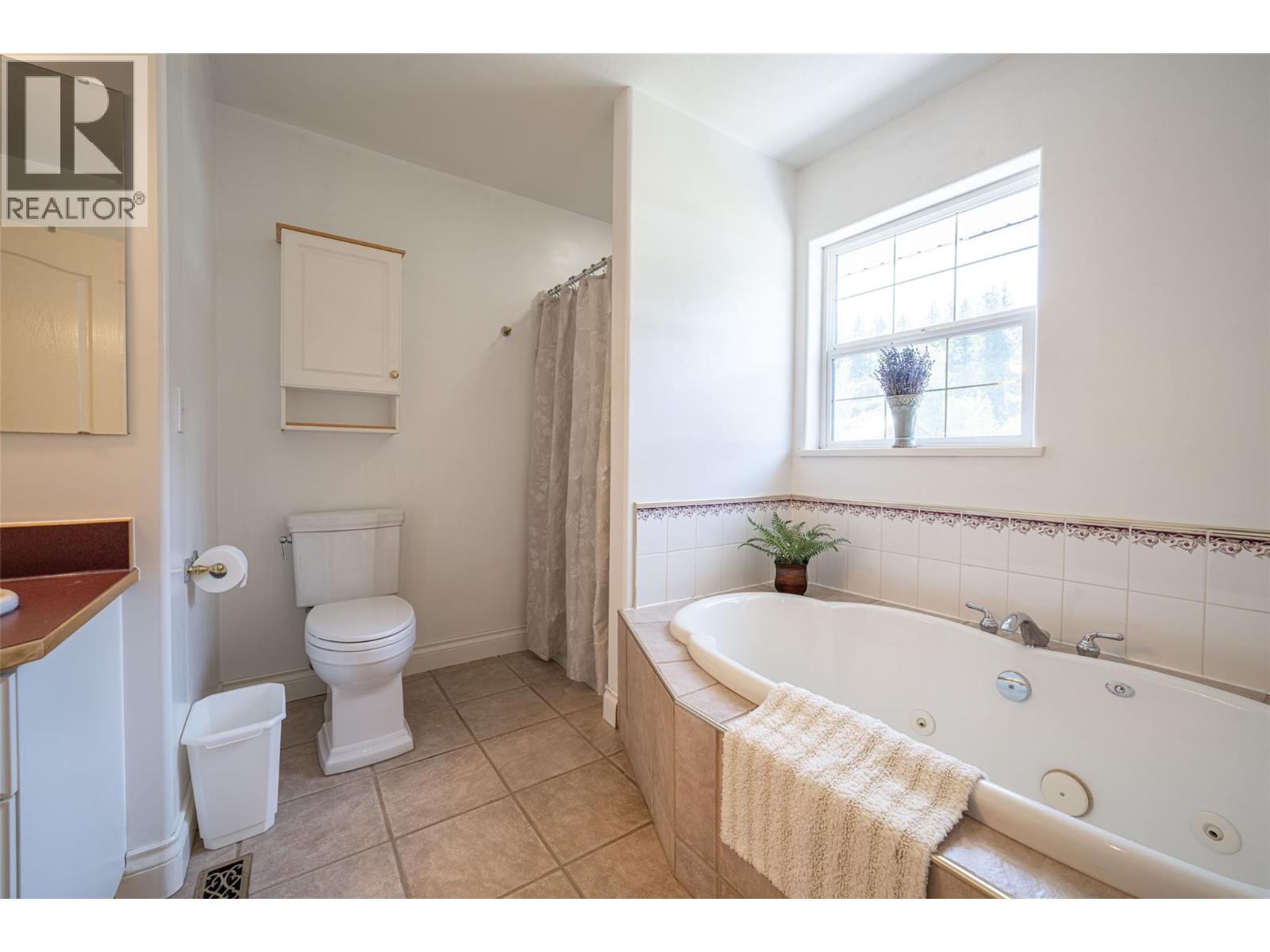  2990 50 Street Northwest, Salmon Arm